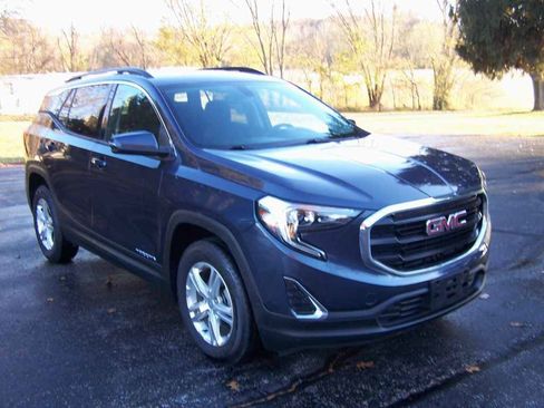 Used 2019 GMC Terrain SLE w/ Driver Convenience Package image 3