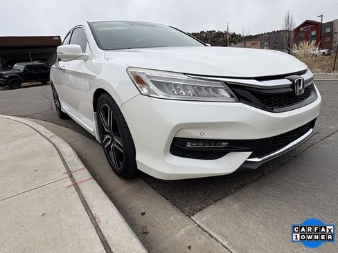 Used 2016 Honda Accord Touring image 12