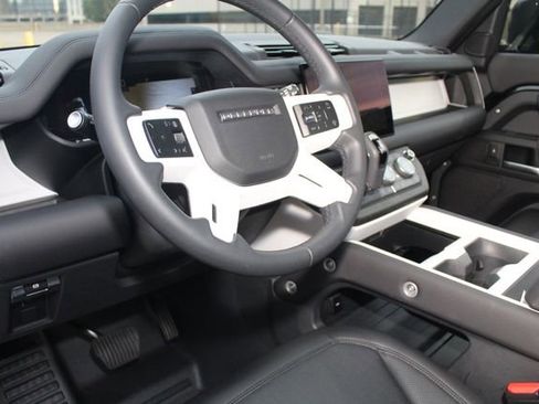 Used 2025 Land Rover Defender 110 S image 14