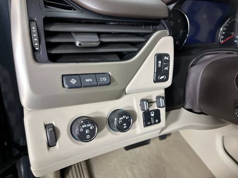 Used 2019 GMC Yukon Denali AWD/4WD image 29