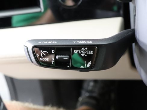 Used 2025 Porsche Taycan image 39