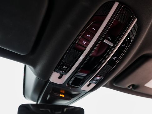 Certified 2023 Porsche Cayenne Platinum Edition image 22