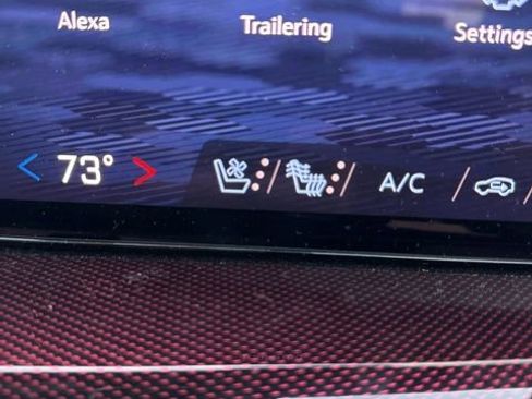 Used 2024 Chevrolet Traverse RS image 50