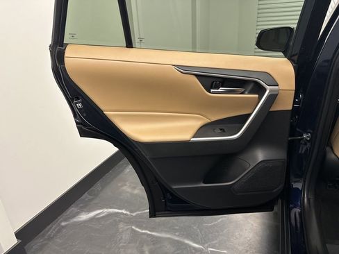 Used 2020 Toyota RAV4 XLE Premium image 14