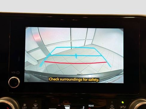 Used 2023 Toyota Highlander XLE AWD/4WD image 13