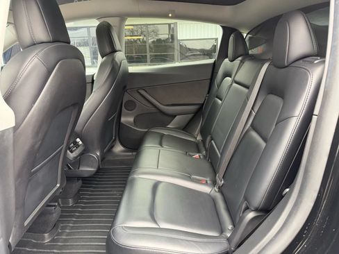 Used 2021 Tesla Model Y 2WD image 15