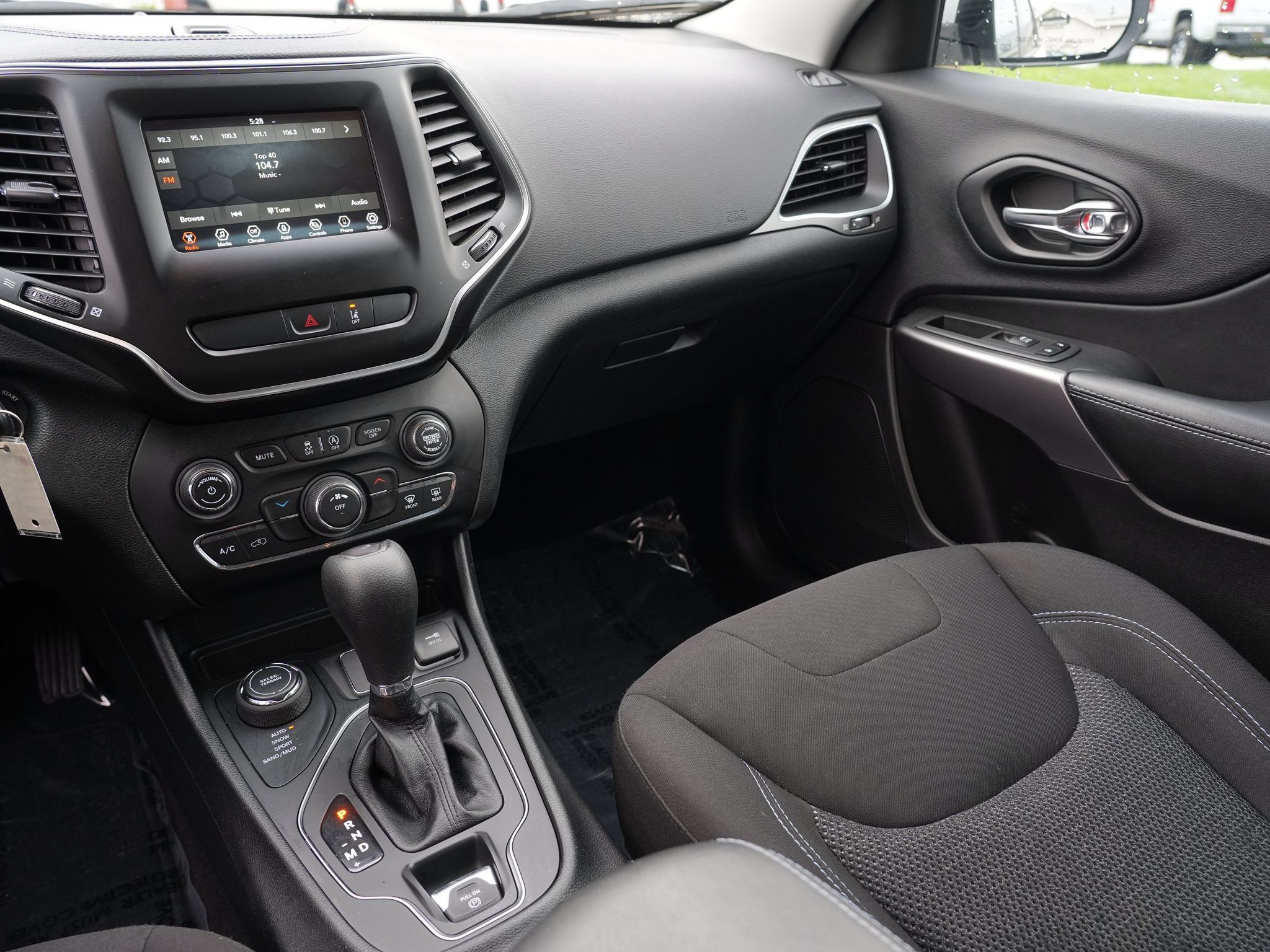 Used 2021 Jeep Cherokee Latitude AWD/4WD image 22