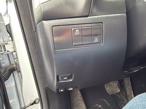 Used 2018 MAZDA MAZDA3 Sport image 18