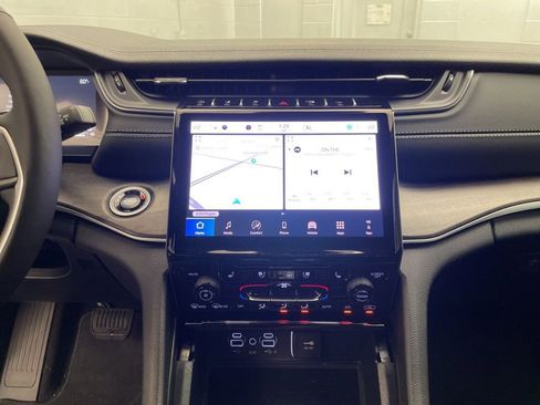 New 2025 Jeep Grand Cherokee L Limited w/ Luxury Tech Group II RWD image 10