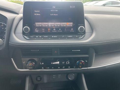 Certified 2025 Nissan Rogue SV FWD image 7