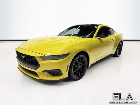 Used 2025 Ford Mustang Coupe RWD image 4