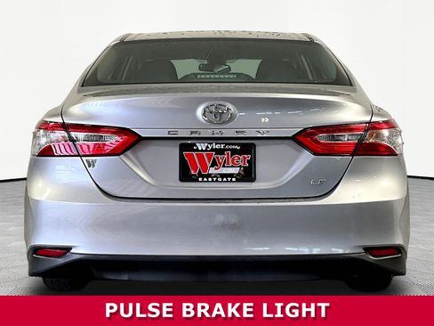 Used 2018 Toyota Camry LE FWD image 5