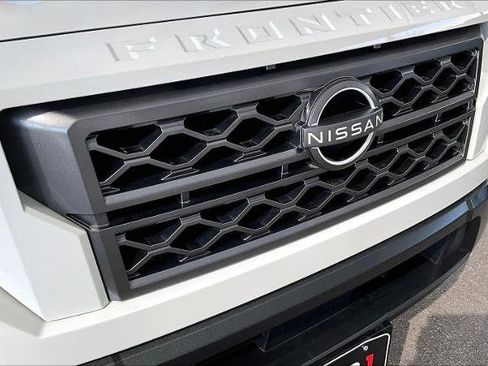 Certified 2024 Nissan Frontier SV w/ Technology Package image 29