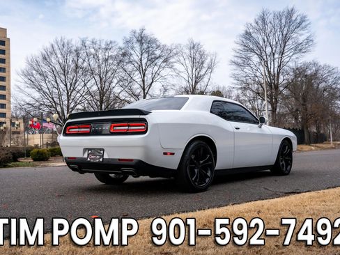Used 2016 Dodge Challenger SXT w/ Blacktop Package image 5