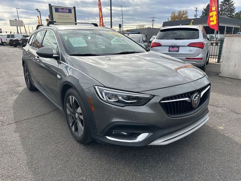 Used 2018 Buick Regal Essence w/ Driver Confidence Package #1 image 4
