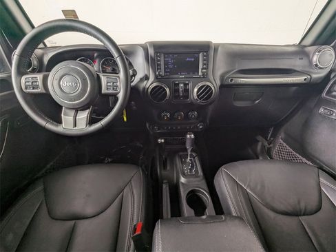 Used 2018 Jeep Wrangler Unlimited Sahara image 13