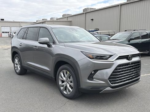 New 2026 Toyota Grand Highlander Limited image 3