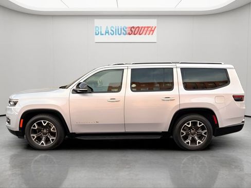 Used 2023 Jeep Wagoneer Series III w/ Preferred Equipment Group AWD/4WD image 6