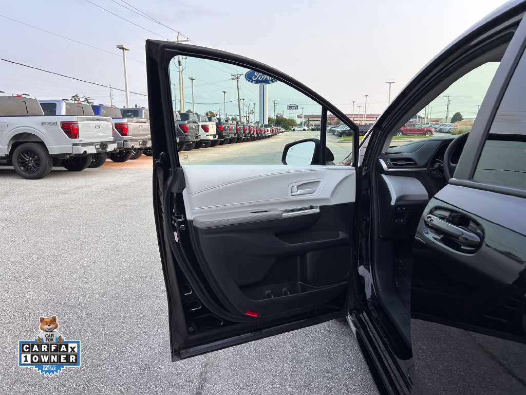 Used 2025 Toyota Sienna LE FWD image 12