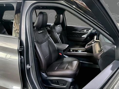 Certified 2025 Ford Explorer Platinum w/ Ultimate Package AWD/4WD image 16