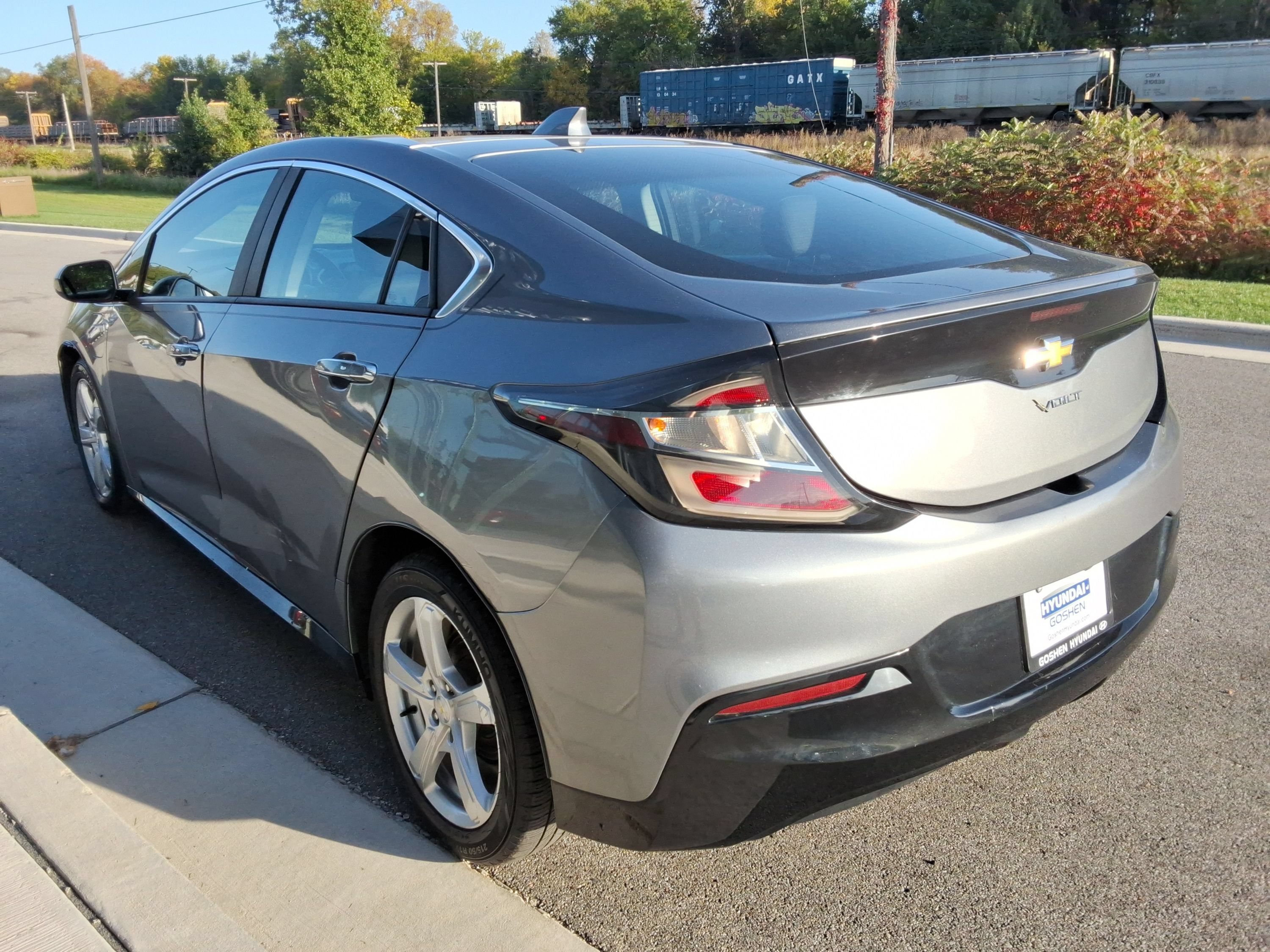 Used 2018 Chevrolet Volt LT FWD image 11