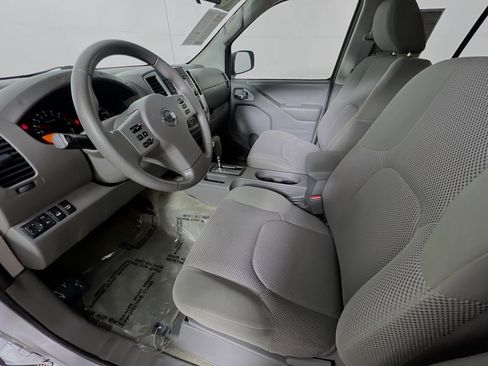 Used 2018 Nissan Frontier SV image 14