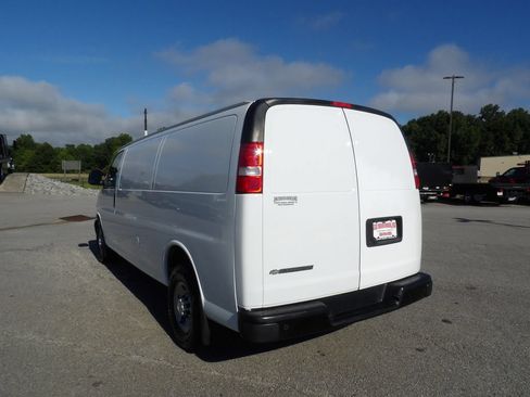 Used 2019 Chevrolet Express 3500 Extended w/ Driver Convenience Package RWD image 5