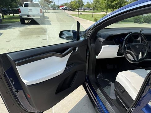 Used 2018 Tesla Model X AWD/4WD image 7