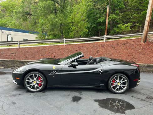 Used 2012 Ferrari California RWD image 4