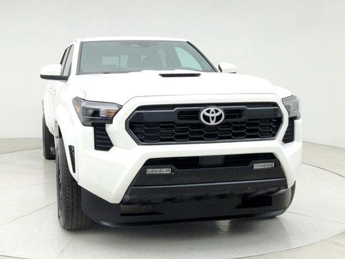 Used 2024 Toyota Tacoma TRD Sport image 2