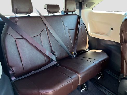 Used 2024 Toyota Sienna Platinum AWD/4WD image 30