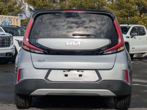 Used 2023 Kia Soul LX w/ LX Technology Package image 5