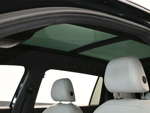 Used 2020 Volkswagen Tiguan SE R-Line image 11