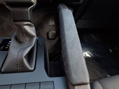 Certified 2025 Toyota Tacoma SR5 AWD/4WD image 11