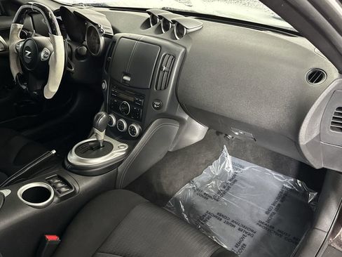 Used 2013 Nissan 370Z Coupe image 32