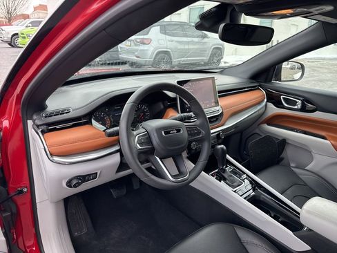 Used 2023 Jeep Compass Limited image 11