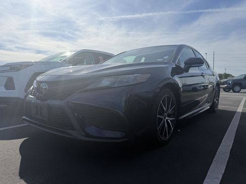 Used 2022 Toyota Camry SE FWD image 13