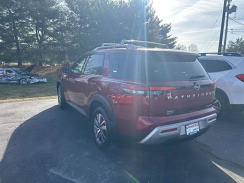 Used 2024 Nissan Pathfinder SL image 8