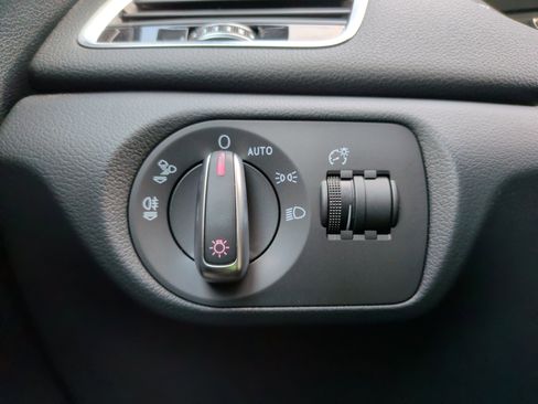 Used 2018 Audi Q3 2.0T Premium Plus image 26