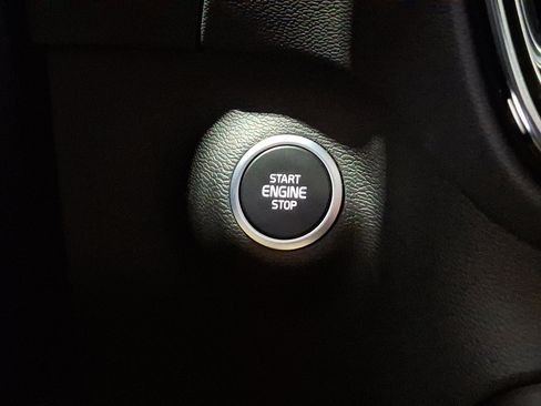 Used 2022 Volvo XC40 T5 R-Design w/ Climate Package image 25