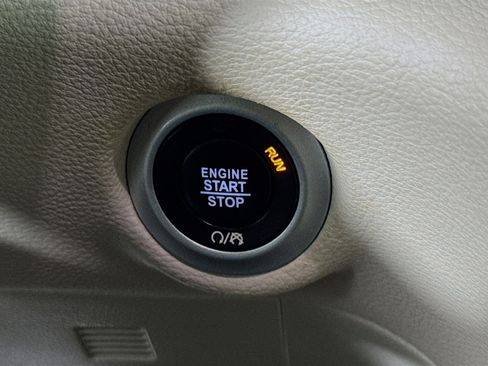 Used 2022 Chrysler Pacifica Limited image 20