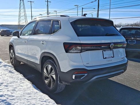 New 2026 Volkswagen Taos SE image 3