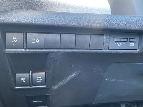 Used 2025 Toyota Sienna XLE w/ XLE Plus Package FWD image 27