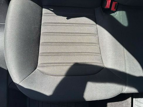 Used 2019 Ford Fusion SE FWD image 16