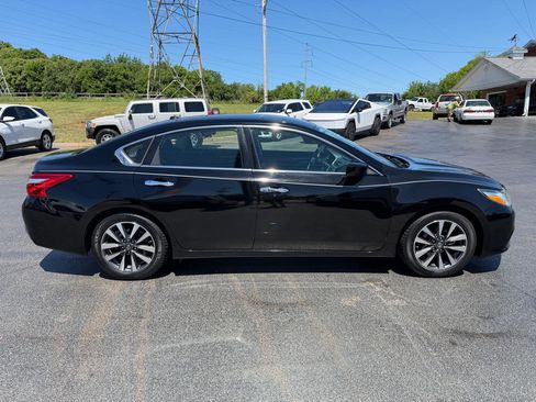 Used 2017 Nissan Altima 2.5 SV FWD image 5