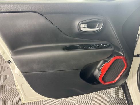 Used 2023 Jeep Renegade Trailhawk w/ Trailhawk Elite Group image 9