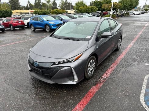 Used 2020 Toyota Prius Prime XLE FWD image 3