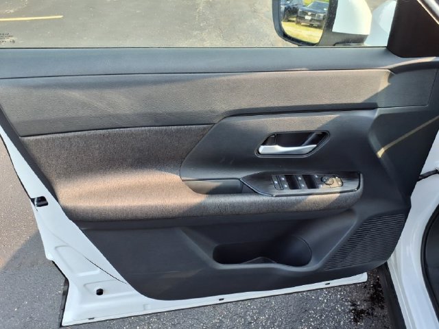 Used 2025 Nissan Kicks SV AWD/4WD image 20