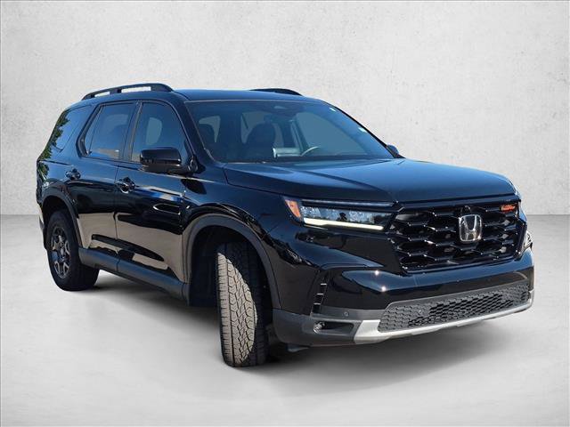 Certified 2025 Honda Pilot TrailSport image 3