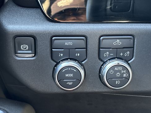 Used 2025 GMC Sierra 1500 Elevation AWD/4WD image 31